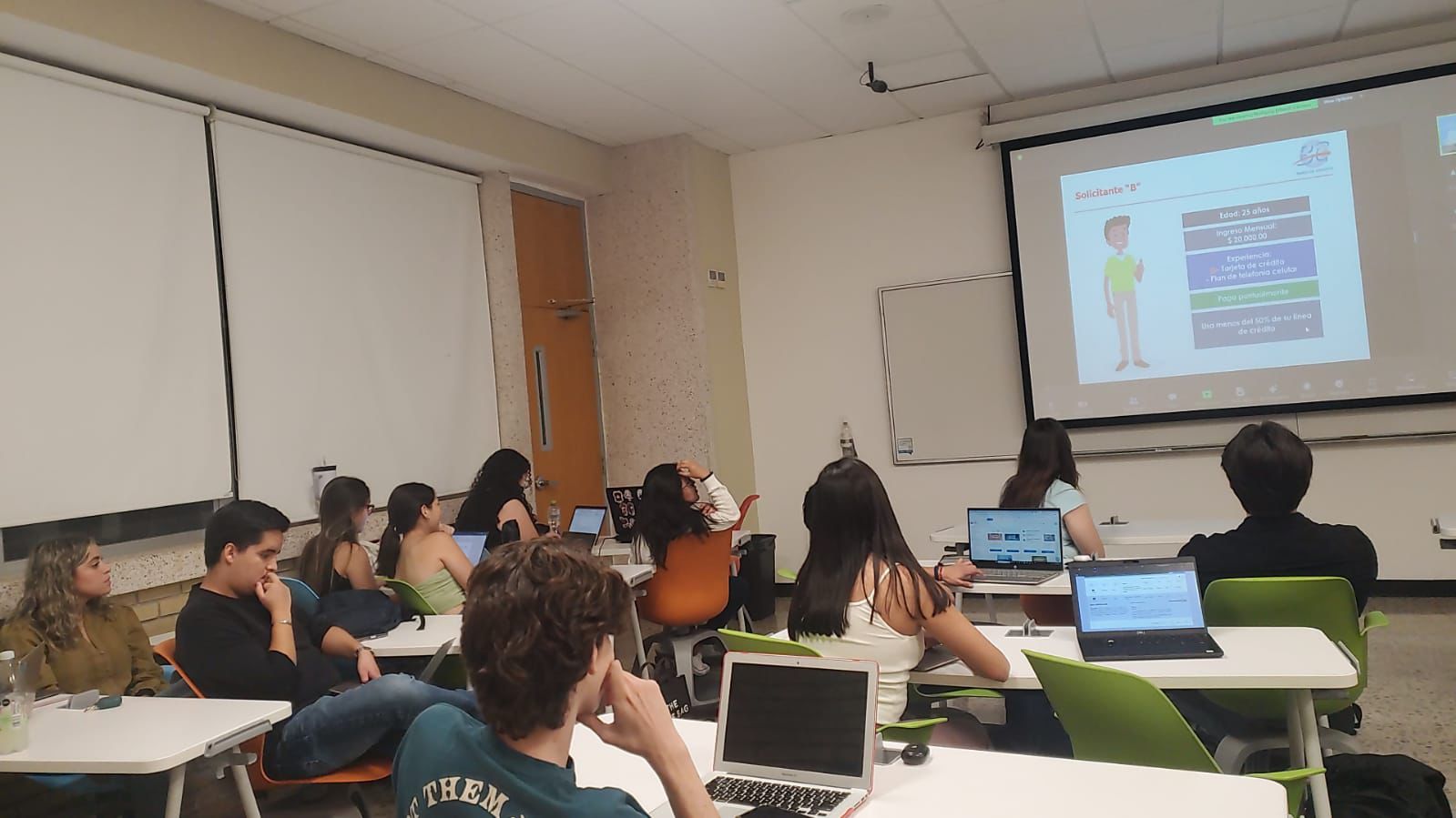 Público asistente a las conferencias de la Semana Nacional de Educación Financiera 2024 del FAIR Center de la Escuela de Negocios del Tec