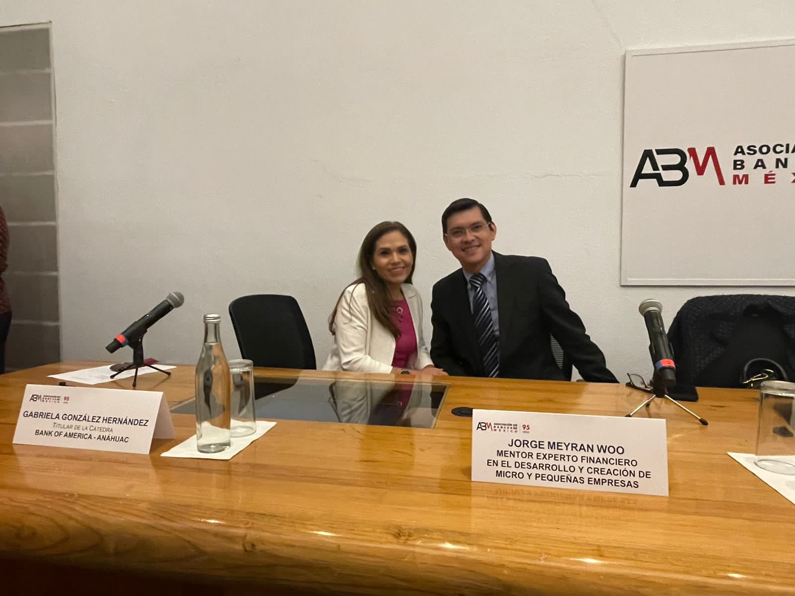 Jorge Meyrán y Gabriela González, facultad FAIR Center, segundo Congreso Asociación de Bancos de México