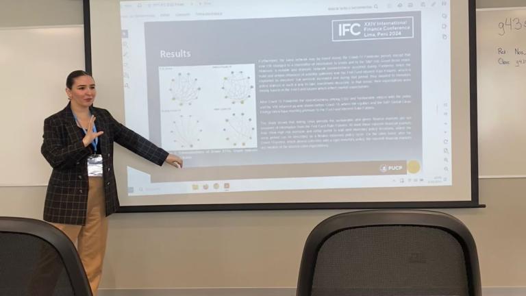 Presentan en Perú investigadoras del FAIR Center sus hallazgos sobre cultura financiera estudiantil