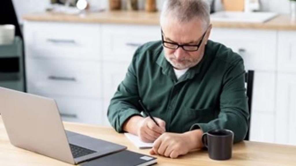 Una alianza para mejorar la salud financiera de los adultos mayores